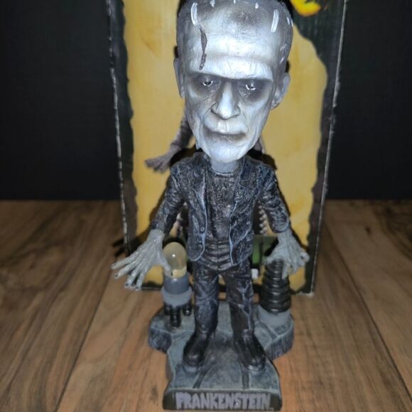 NECA Universal Monsters Studio HeadKnocker Bobblehead Frankenstein - Picture 3 of 12